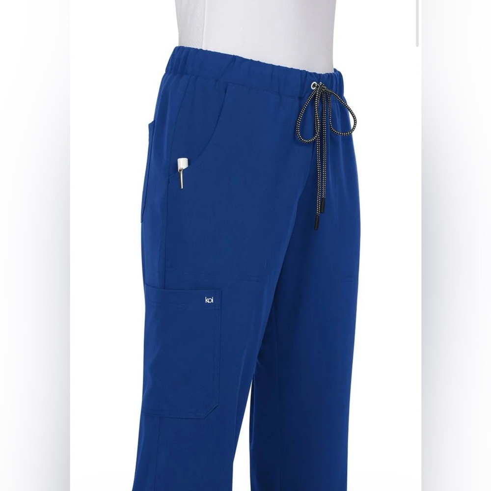 Koi Everyday Hero Pant. Color Galaxy. Size small. NWT.